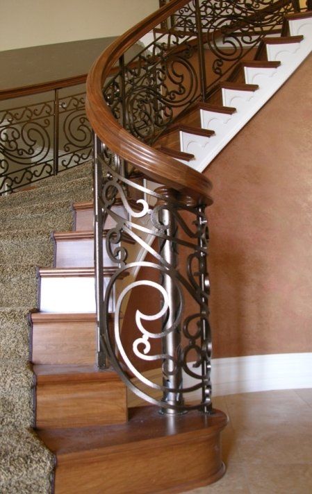 Cầu thang sắt mỹ thuật xoắn ốc: Giải pháp tiết kiệm diện tích và tạo điểm nhấn ấn tượng cho không gian Cách lựa chọn cầu thang sắt mỹ thuật xoắn ốc phù hợp