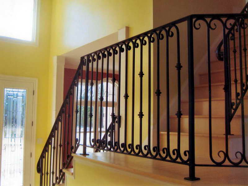 Cầu thang sắt mỹ thuật hiện đại: Sự kết hợp hoàn hảo giữa thẩm mỹ và công năng Cầu thang sắt mỹ thuật hiện đại