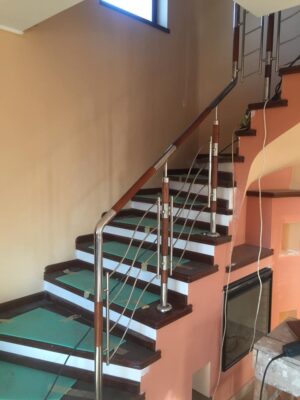 Cầu thang sắt mỹ thuật kết hợp gỗ