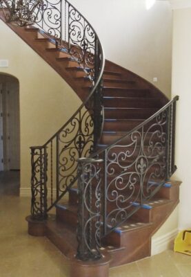 Cầu thang sắt mỹ thuật xoắn ốc