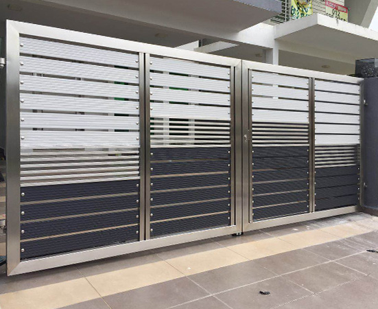 So sánh cổng sắt mỹ thuật và cổng inox: Nên chọn loại nào? Cổng inox