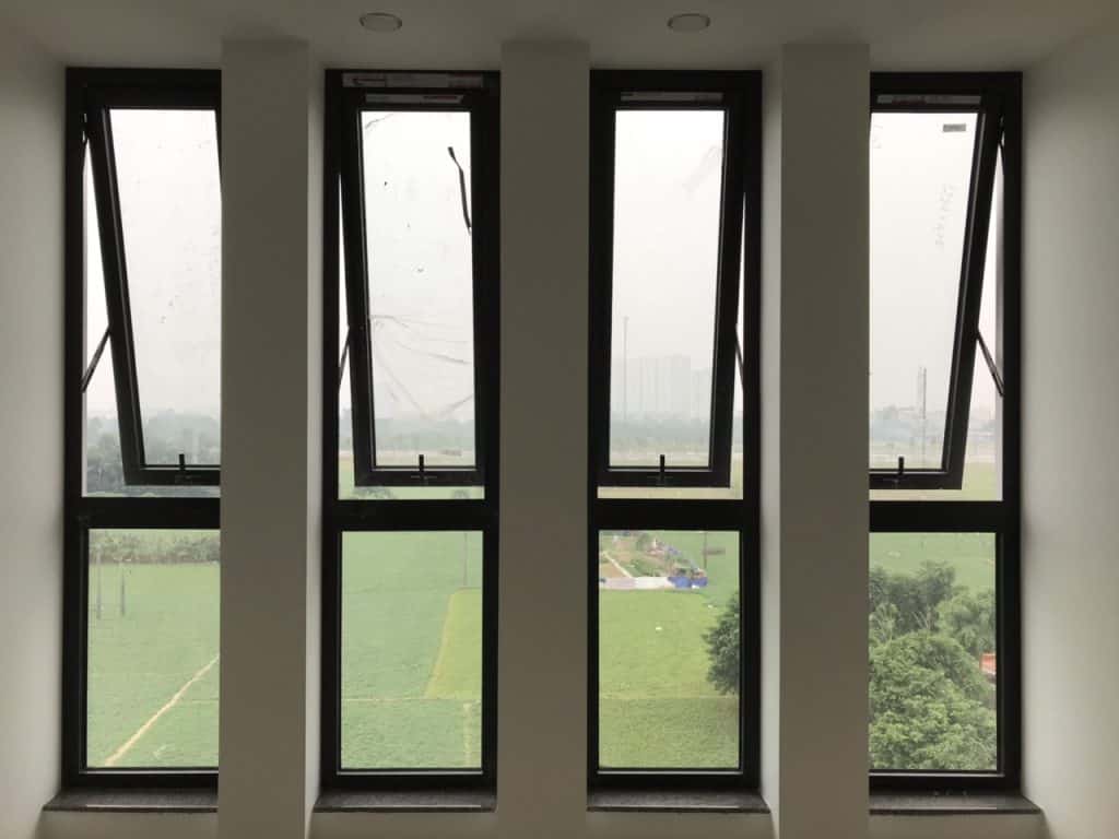 Tại Sao Cửa Sổ Nhôm Xingfa Được Ưa Chuộng Trong Các Công Trình Hiện Đại? Cửa sổ nhôm Xingfa đã và đang chiếm được vị trí đặc biệt trong lòng các kiến trúc sư và chủ đầu tư