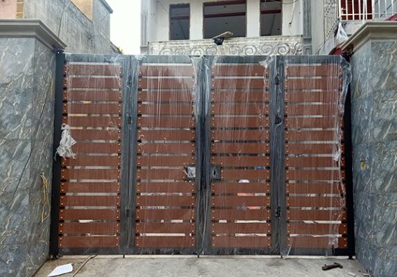 Mẫu cổng sắt 4 cánh đẹp, hiện đại, đơn giản