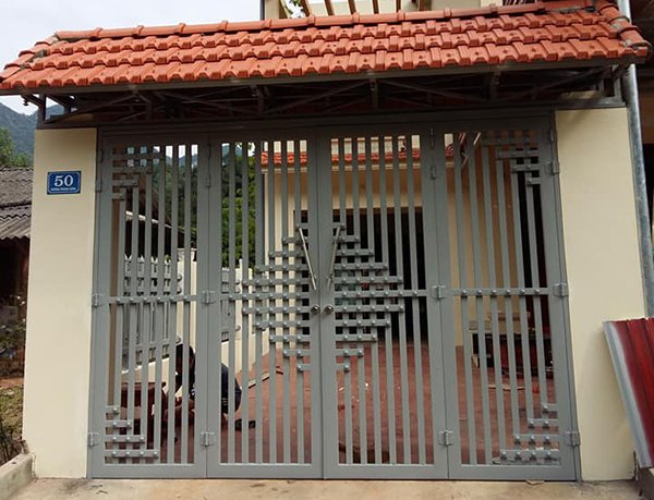 Mau cong sat 4 canh dep 29