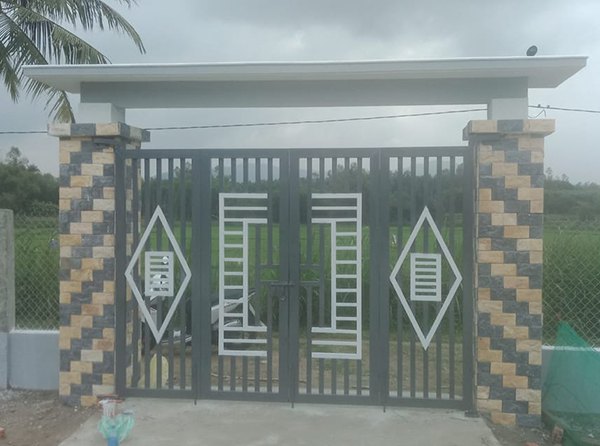 Mau cong sat 4 canh dep 40