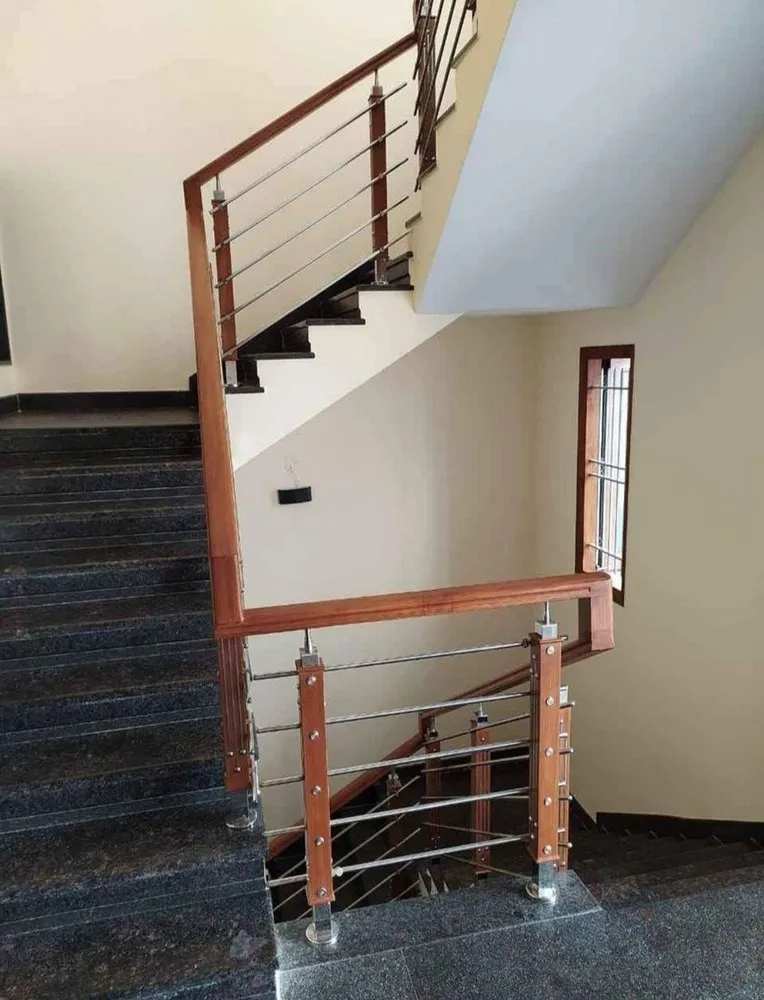 Cầu thang sắt mỹ thuật kết hợp gỗ: Sự kết hợp hoàn hảo giữa hiện đại và truyền thống Ý tưởng sáng tạo cho cầu thang sắt mỹ thuật kết hợp gỗ