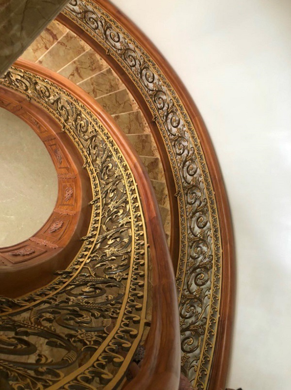 Cầu thang nhôm đúc