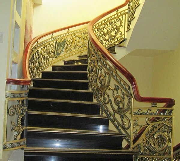 Cầu thang nhôm đúc