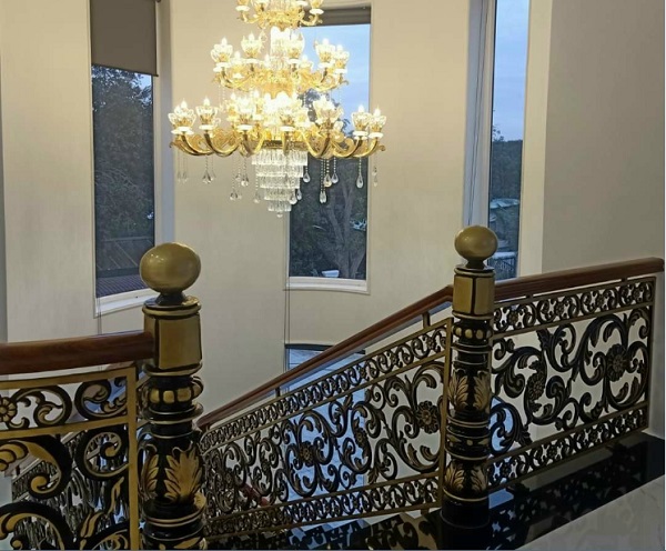 Cầu thang nhôm đúc