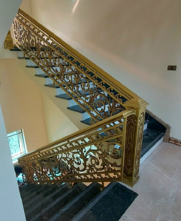 Cầu thang nhôm đúc