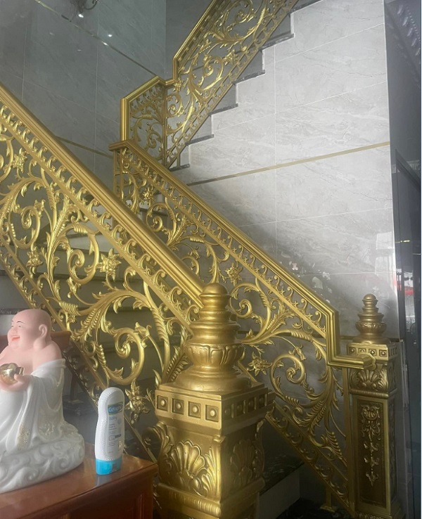 Cầu thang nhôm đúc