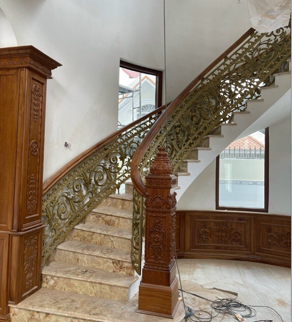 Cầu thang nhôm đúc