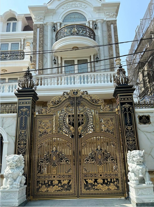 Cửa cổng nhôm đúc