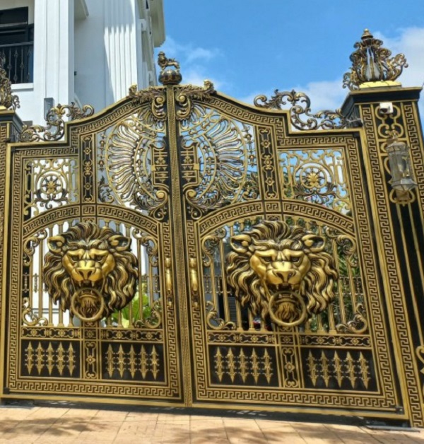 Cửa cổng nhôm đúc