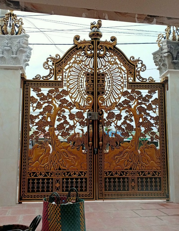 Cửa cổng nhôm đúc