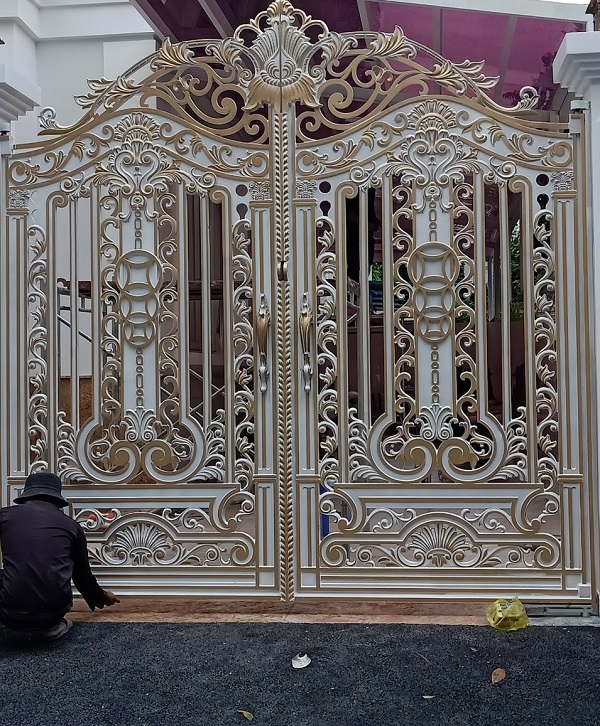 Cửa cổng nhôm đúc