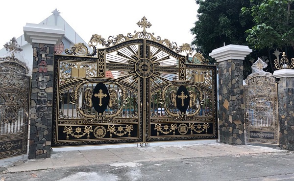 Cửa cổng nhôm đúc