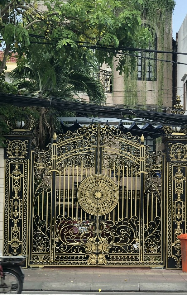 Cửa cổng nhôm đúc