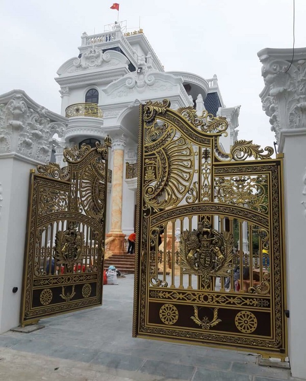 Cửa cổng nhôm đúc