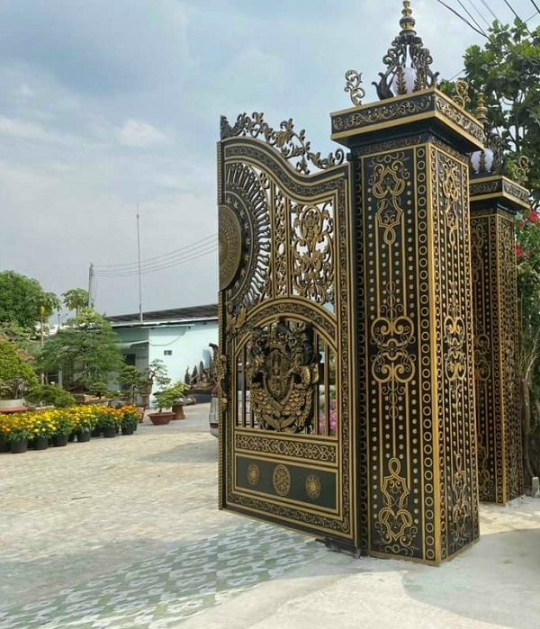 Cửa cổng nhôm đúc