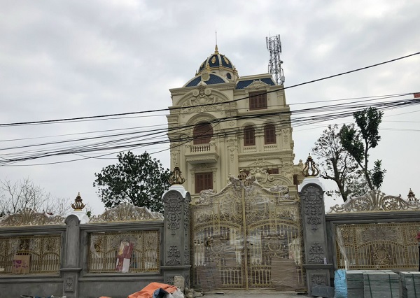 Cửa cổng nhôm đúc