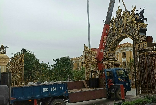 Cửa cổng nhôm đúc