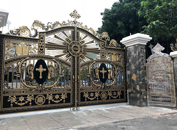 Cửa cổng nhôm đúc
