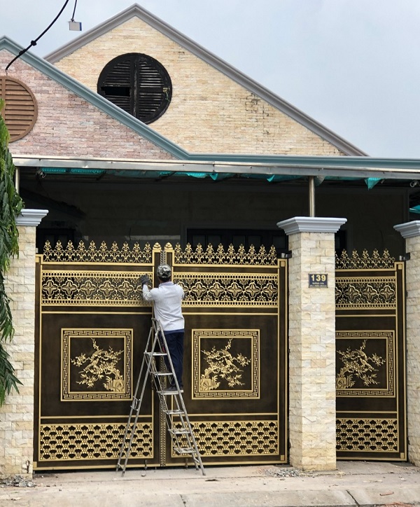 Cửa cổng nhôm đúc