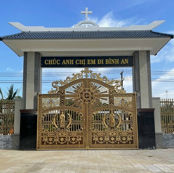 Cửa cổng nhôm đúc