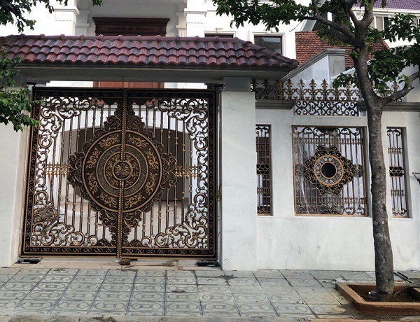 Cửa cổng nhôm đúc