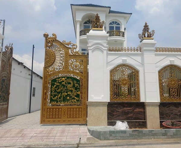 Cửa cổng nhôm đúc