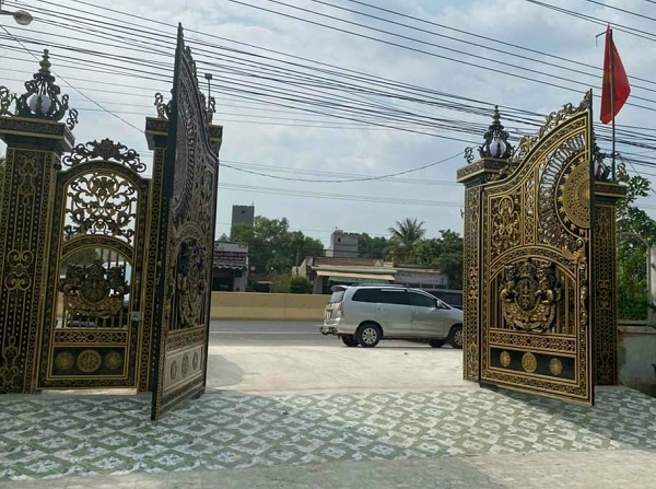 Cửa cổng nhôm đúc