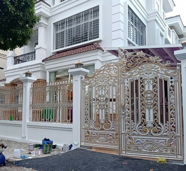 Cửa cổng nhôm đúc