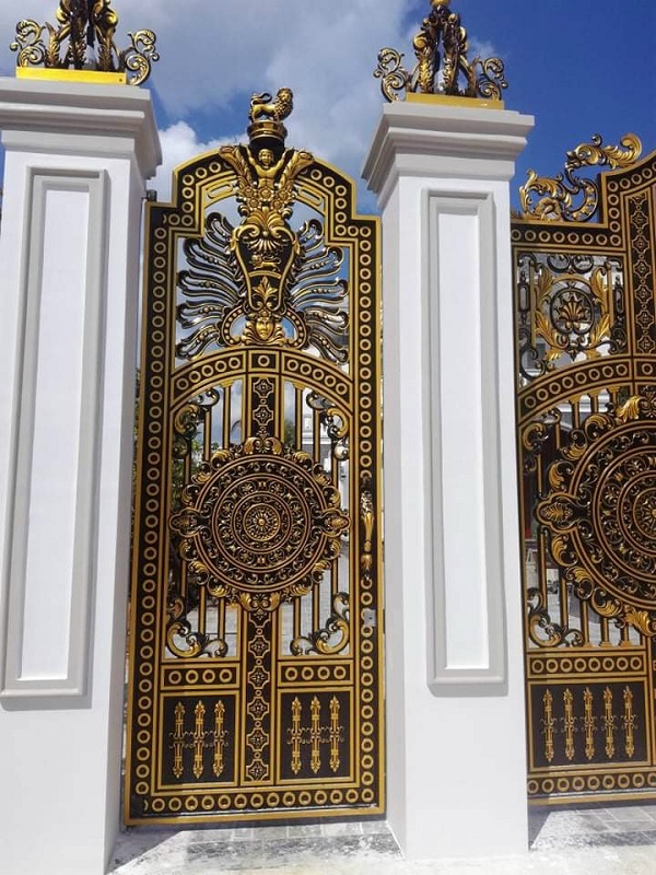 Cửa cổng nhôm đúc