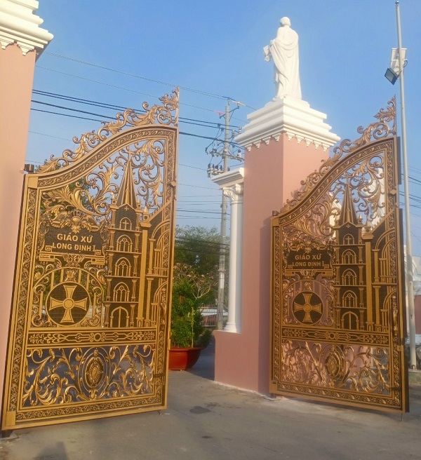 Cửa cổng nhôm đúc