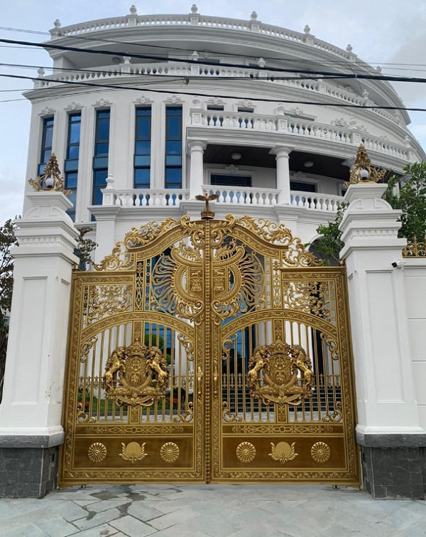 Cửa cổng nhôm đúc