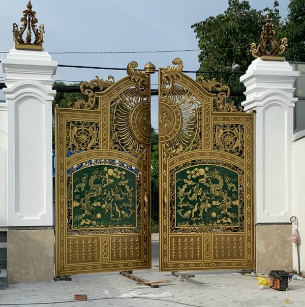 Cửa cổng nhôm đúc