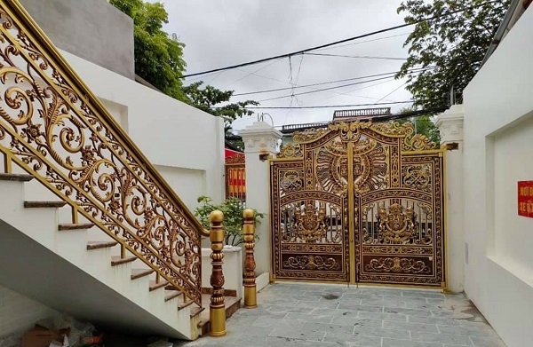 Cửa cổng nhôm đúc