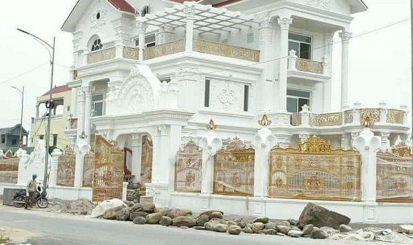 Cửa cổng nhôm đúc