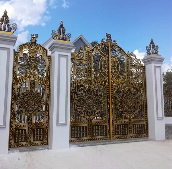 Cửa cổng nhôm đúc