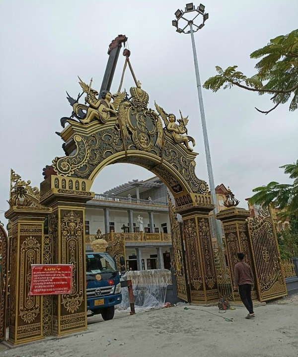 Cửa cổng nhôm đúc