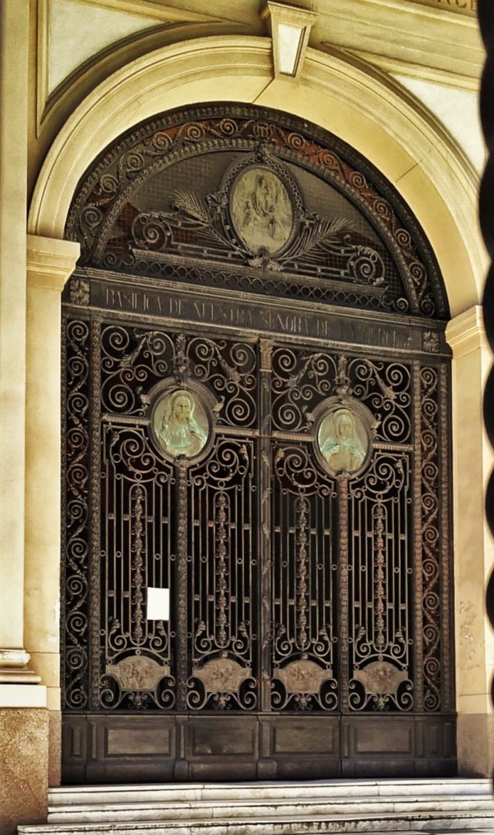 Cửa cổng sắt mỹ thuật