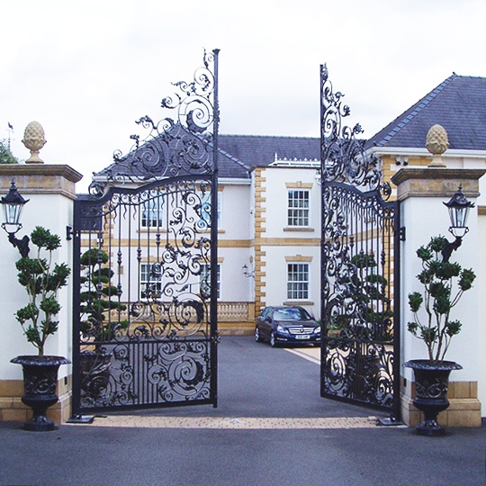 Cửa cổng sắt mỹ thuật