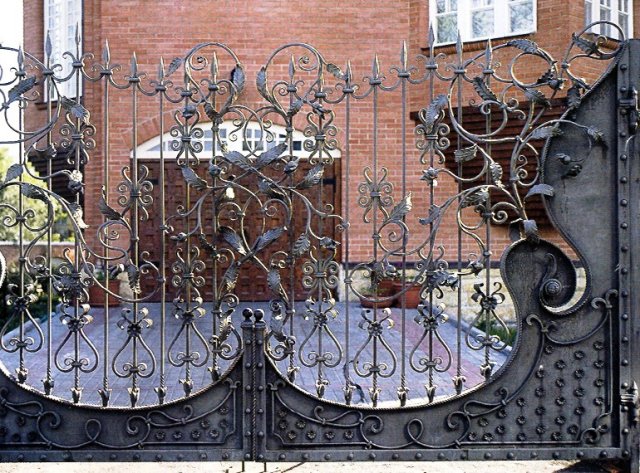 Cửa cổng sắt mỹ thuật
