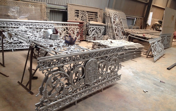 Mẫu lan can nhôm đúc đẹp