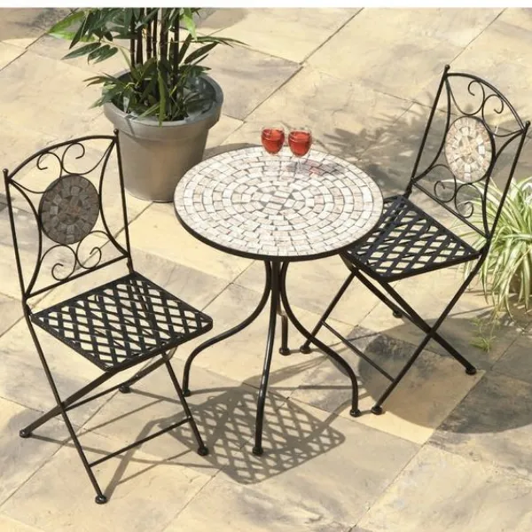 Bộ bàn ghế sắt mỹ nghệ khảm mosaic đặt cạnh hồ bơi