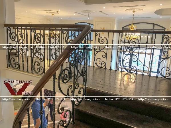 Hình ảnh thi công lan can sắt mỹ thuật