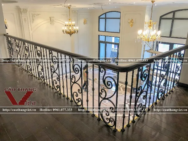 Lan can sắt mỹ thuật tại Royal City Hà Nội