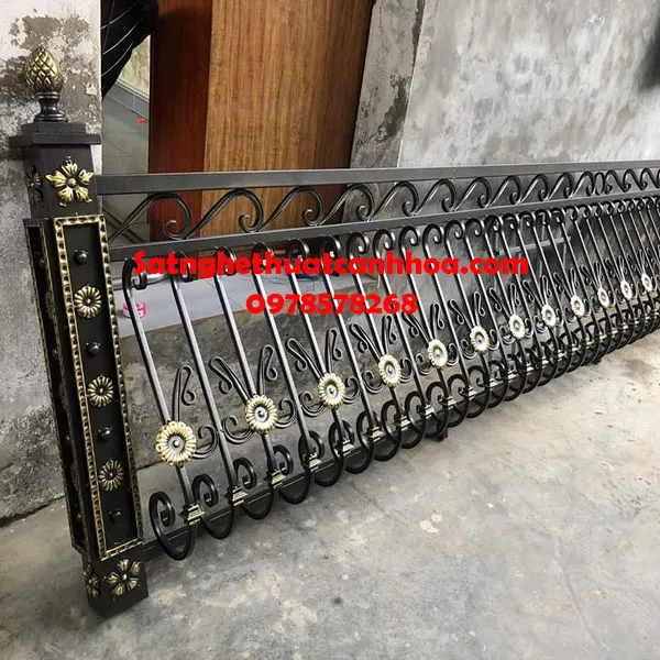Mẫu ban công sắt mỹ thuật C15 đẹp