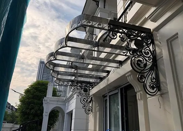Mẫu mái kính sắt mỹ thuật đẹp cho biệt thự